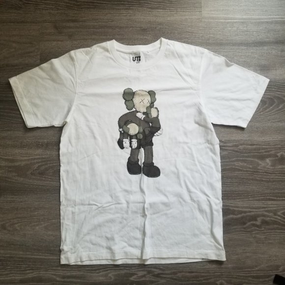 **SOLD** Uniqlo x KAWS t-shirt - Picture 1 of 1